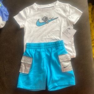 Brand New 2T boys Nike 2 piece outfit set
